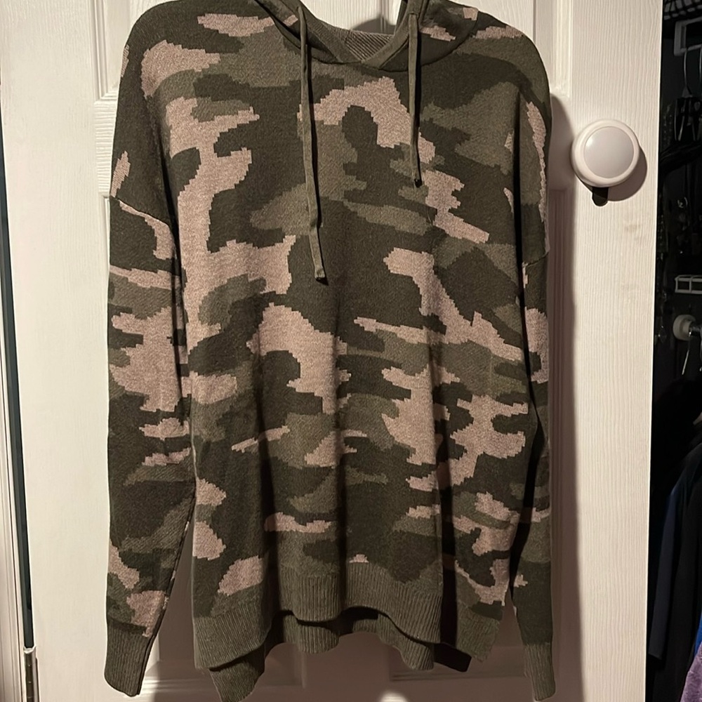 NWT women’s camo sweater